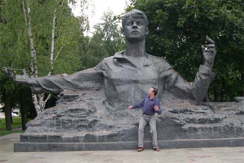 Это не Кинг-Конг, а the king of russian poetry. Фото моё
