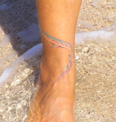 Флеболог объяснил, можно ли делать татуировки на ногах при варикозе