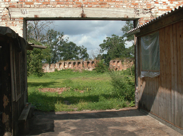 Лихвинский Покровский (Добрый) монастырь. Часть стены со стороны Оки [Николай Чуксин]