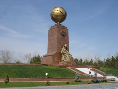 Монумент Независимости Узбекистана [Долгий В.]
