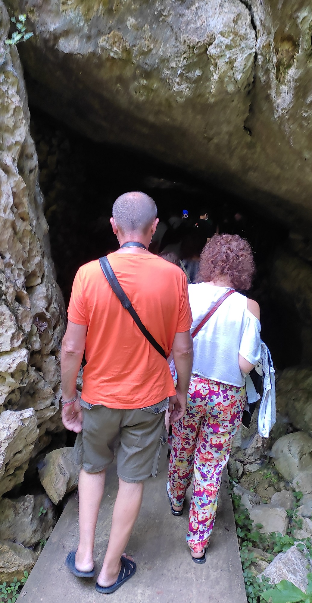 Вход в пещеру Прометея []