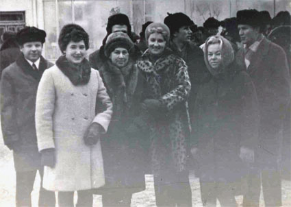 07.11.1970 г. Тюмень. Праздничная демонстрация. Я третий справа.  []