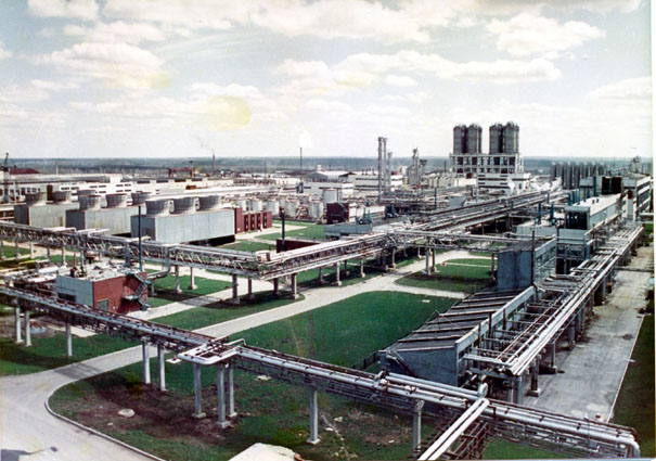 1991 год. Панорама завода полипропилена, отмечающего 10-летний юбилей. []