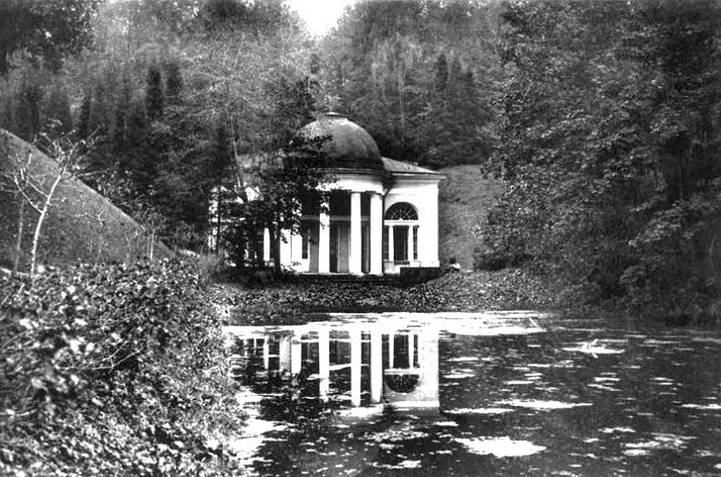 Ванный домик в Нескучном саду. 1913-1914 г.г.  []