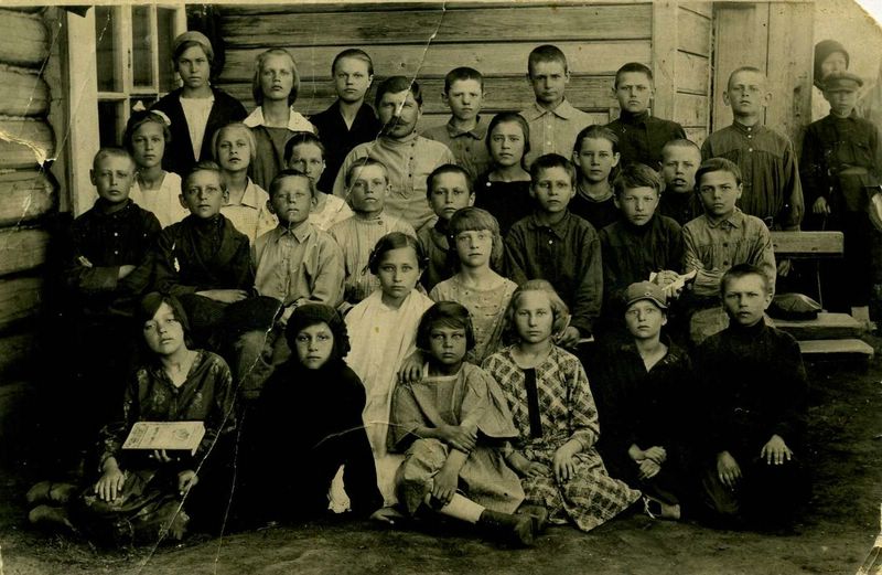 Ученики в Мишкино. 1926 г. Скольких сошлют... [Неизвестен. Принадлежит Щетковой О.]