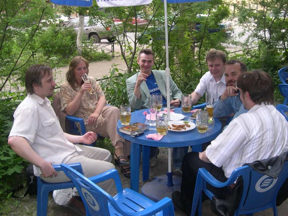 Слева направо: Сергей Панарин, Оля Есликова, Назар Полночный, Сергей Бобёр, Леонид Свердлов, Дмитрий Ефимкин. []