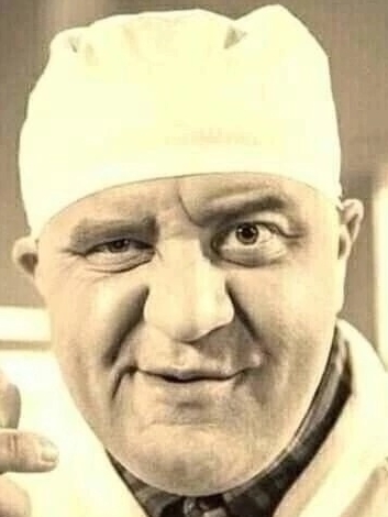 Mad D-r Theodor Voland [ ]