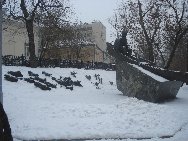 Памятник Михаилу Шолохову. []