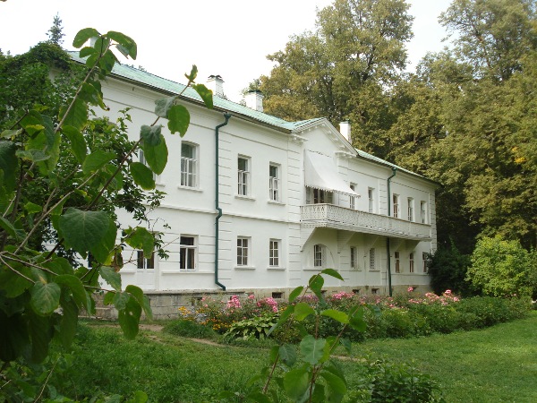 Дом Толстого в Ясной Поляне. []