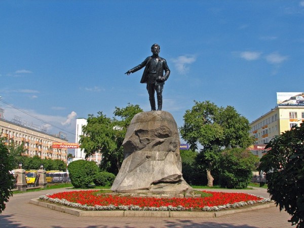 Памятник Я.М. Свердлову на Проспекте Ленина [фотоархив]