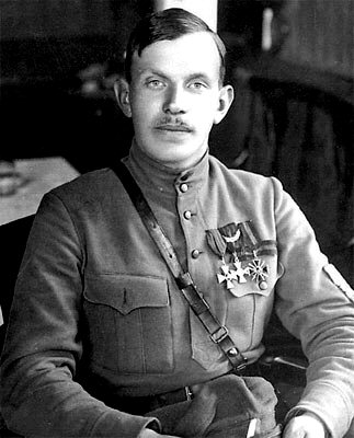 Р. Гайда, капитан чехословацкого корпуса; позднее был лидером фашистской организации и сотрудничал с гитлеровцами []