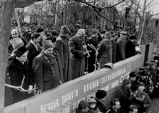 Траурный митинг в память о погибших советских воинов при защите Дальневосточных рубежей СССР [Архив]