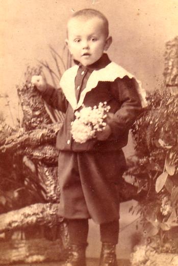 Младший брат Виктор. 1901 год. [Семейный архив]