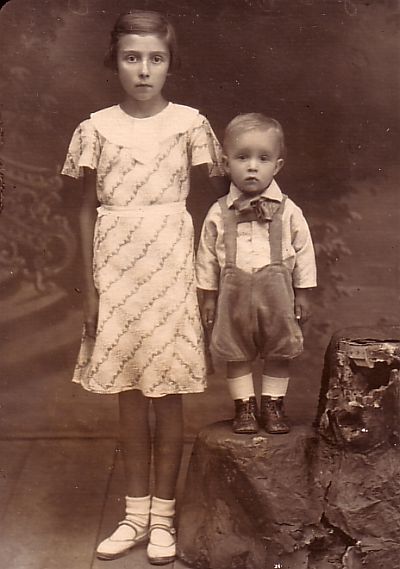 Брат и сестра. Углич.1937 год. [Верюжский]