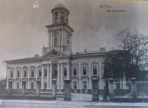 Здание митавской гимназии []