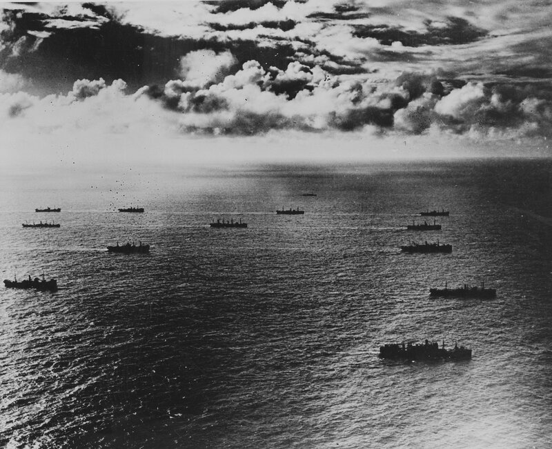 Панорама морского конвоя союзников. 1942 год. []