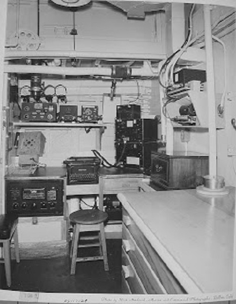 USS PGM-7 Интерьер радиорубки на борту PGM-7 []